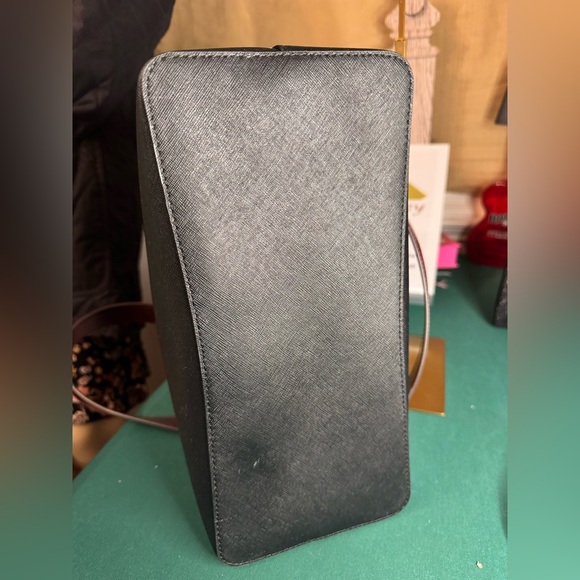 Tory Burch Robinson Saffiano Leather triple compartment bag Like new condition! - Picture 8 of 11